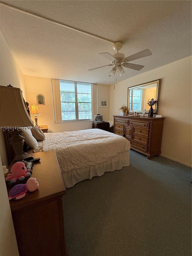 bedroom featuring carpet floors, a textured ceiling, and ceiling fan