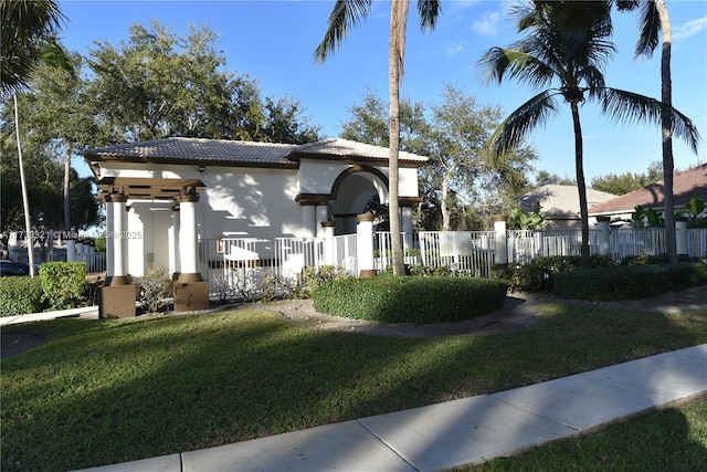 view of front facade featuring a front yard