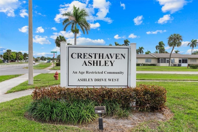 community / neighborhood sign featuring a lawn