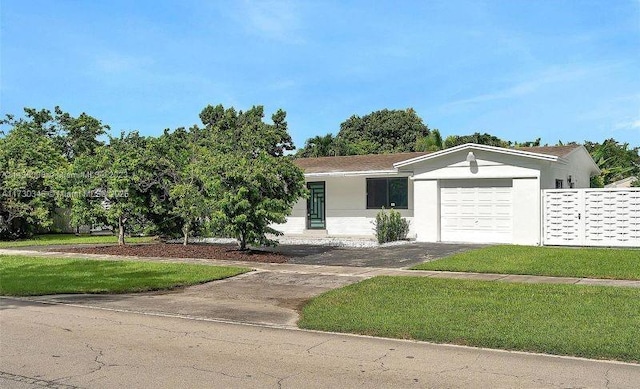 view of front of home featuring a garage and a front yard