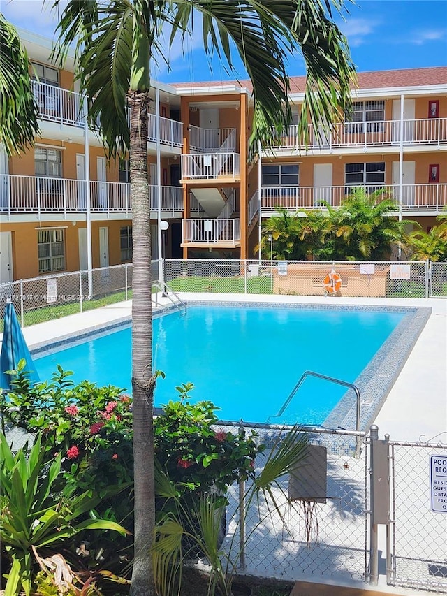 Listing photo 3 for 3881 W Flagler St Unit 327, Miami FL 33134