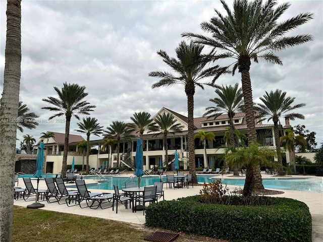 view of swimming pool