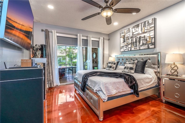 bedroom featuring ceiling fan and a textured ceiling