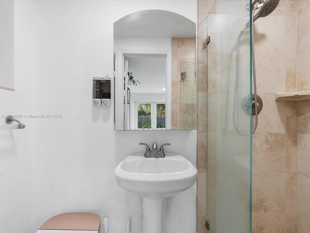 bathroom with a tile shower