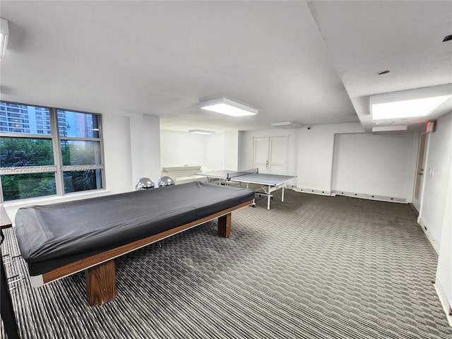 game room with carpet floors