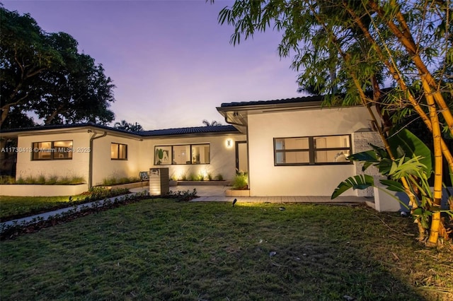 view of front of property with a lawn