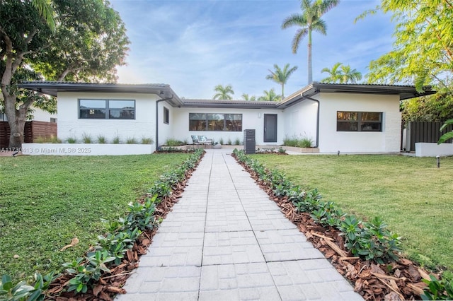 view of front of house with a front yard