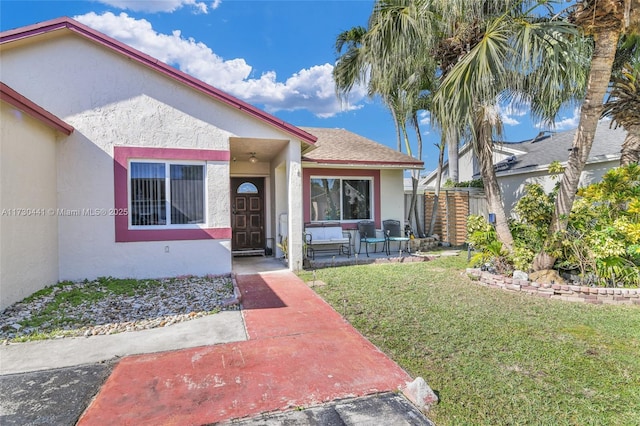 view of front of home featuring a front lawn