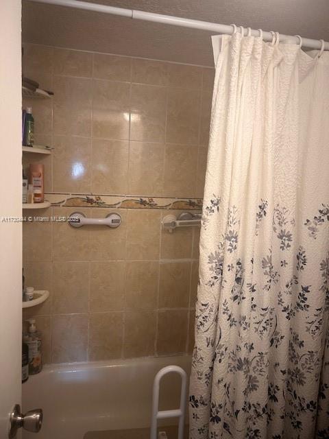 460 W Park Dr Unit 207, Miami, FL 33172 - view of full bath