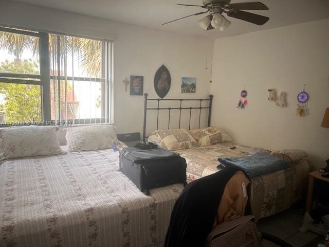 bedroom with ceiling fan