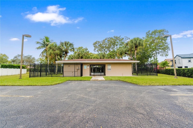 view of front of home with a front lawn and fence