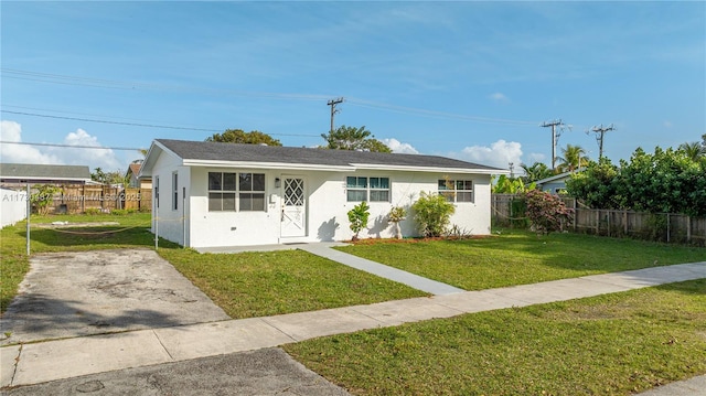 view of front of home featuring a front lawn