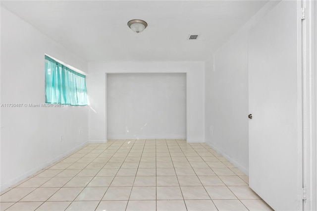 empty room featuring light tile patterned floors