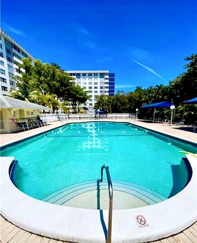 view of swimming pool