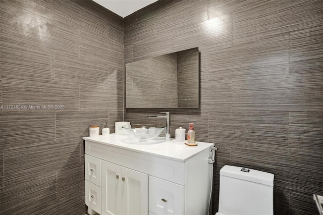 bathroom with toilet and vanity