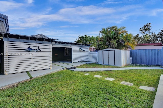 view of yard with a storage shed