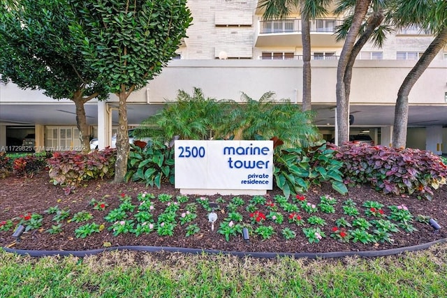 view of community / neighborhood sign