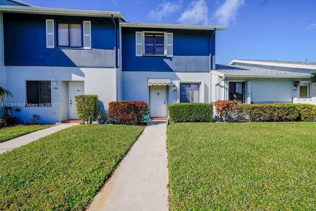 view of front of home with a front lawn