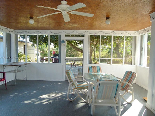 sunroom / solarium with ceiling fan