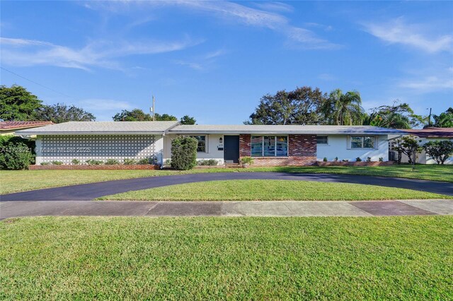 ranch-style house with a front lawn