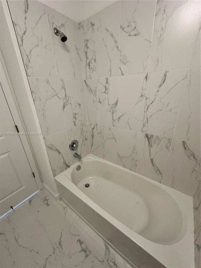 bathroom featuring tiled shower / bath combo