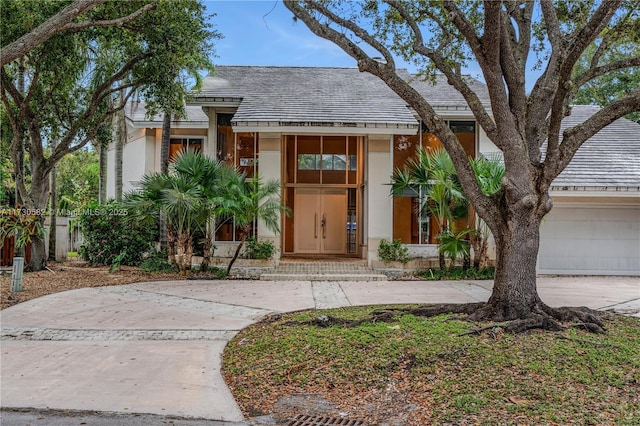 view of front of property featuring a garage