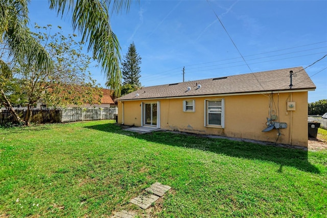 back of house featuring a yard