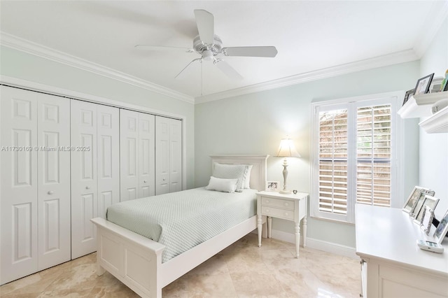 bedroom featuring crown molding, a closet, and ceiling fan