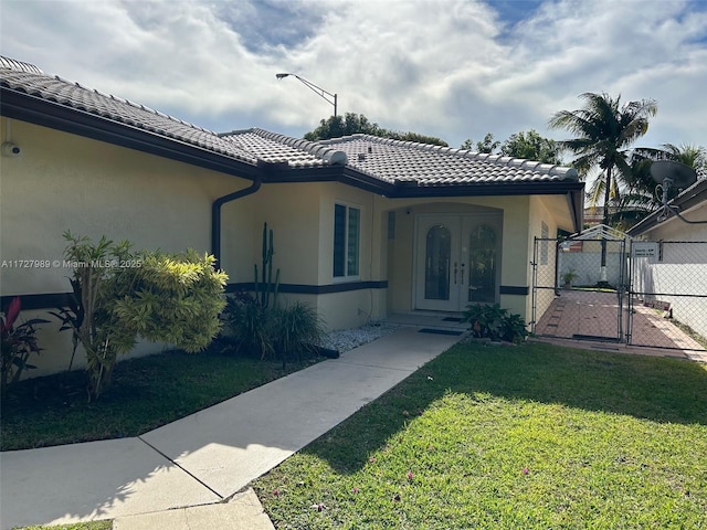 view of front of house with a front lawn