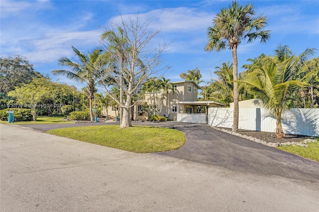 view of front facade featuring a carport and a front yard