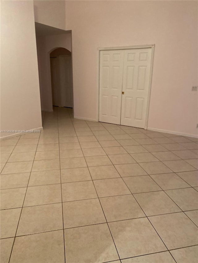 10495 S Utopia Cir S, Boynton Beach, FL 33437 - unfurnished room featuring arched walkways and light tile patterned floors