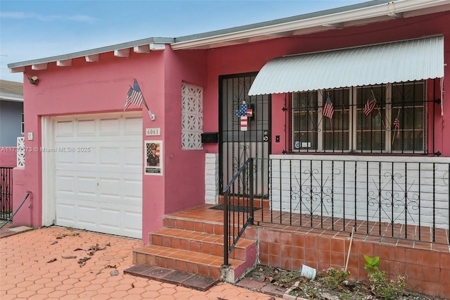 view of front of house with a garage