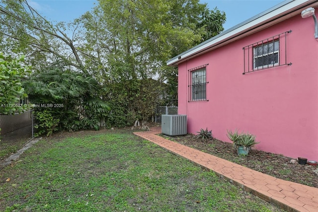 view of yard featuring central AC unit