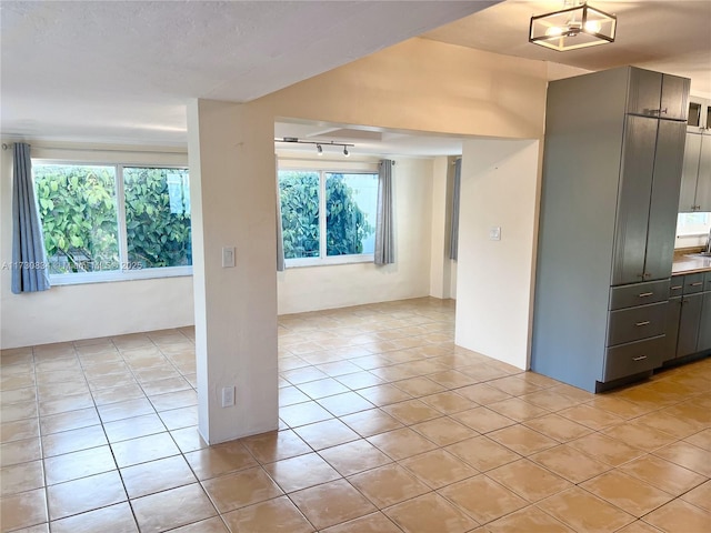 unfurnished room featuring light tile patterned floors