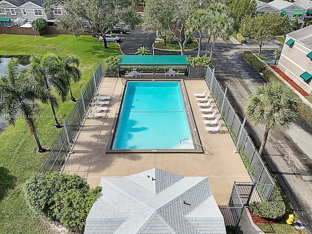 view of swimming pool