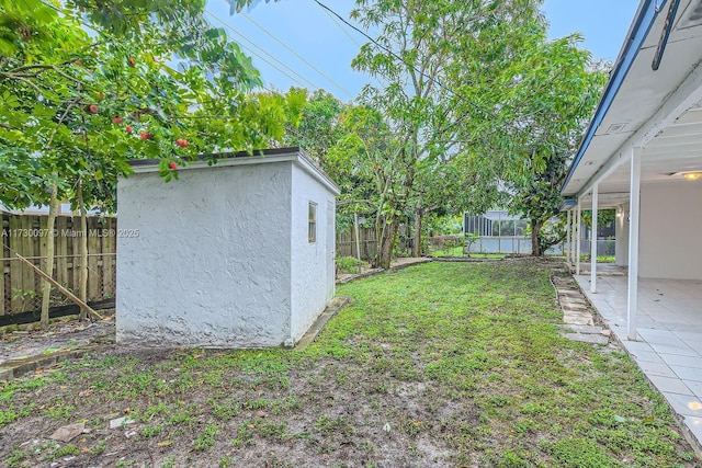 view of yard featuring a patio area