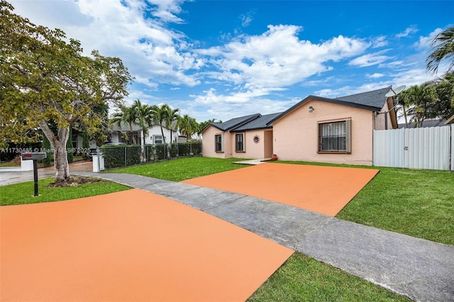 ranch-style home featuring a front lawn