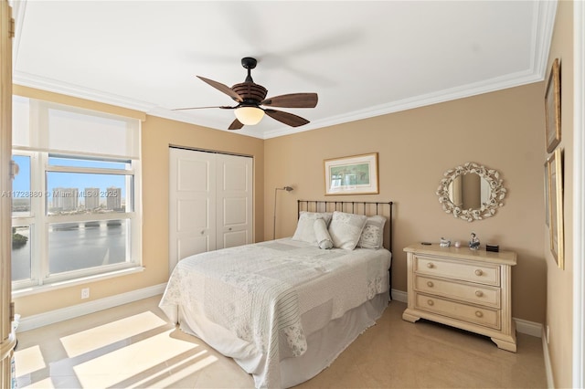 tiled bedroom with crown molding, ceiling fan, and a closet