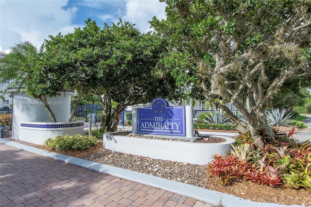 view of community / neighborhood sign