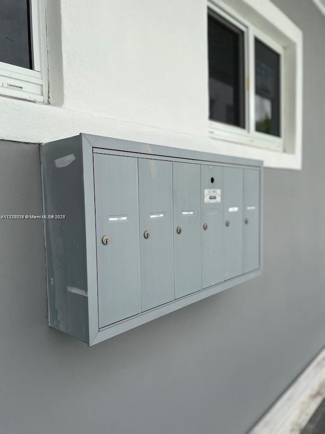 exterior details with mail boxes