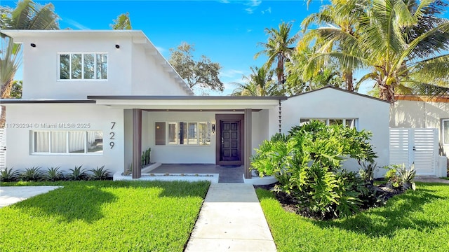 view of front facade with a front lawn