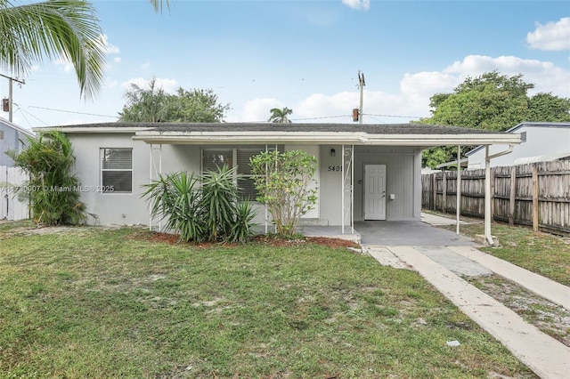 view of front facade featuring a front yard and a carport