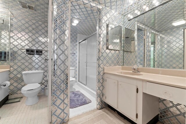 bathroom with vanity, ceiling fan, and tile walls