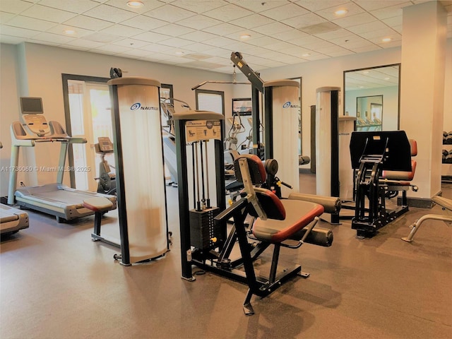 exercise room featuring a drop ceiling and recessed lighting