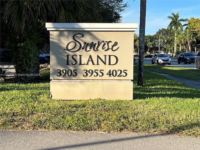 community / neighborhood sign with a yard