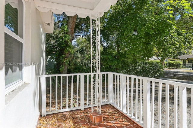 balcony featuring covered porch