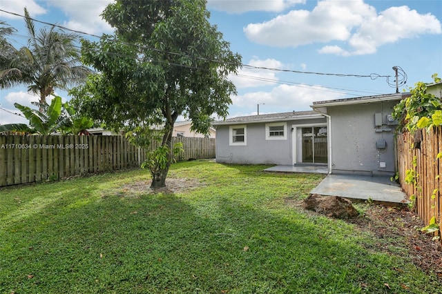 view of yard with a patio area