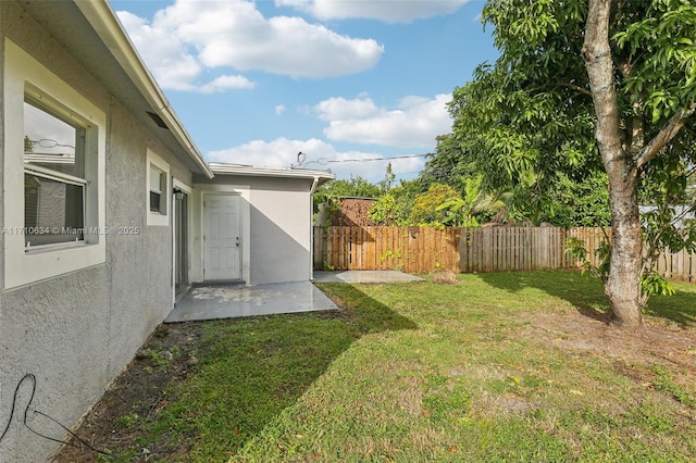 view of yard with a patio area