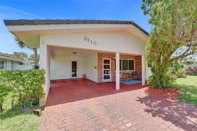 view of front of house featuring a patio area