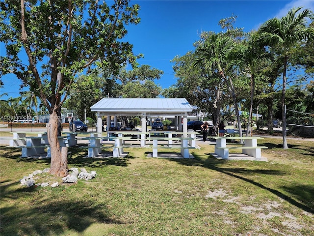 view of home's community featuring a yard